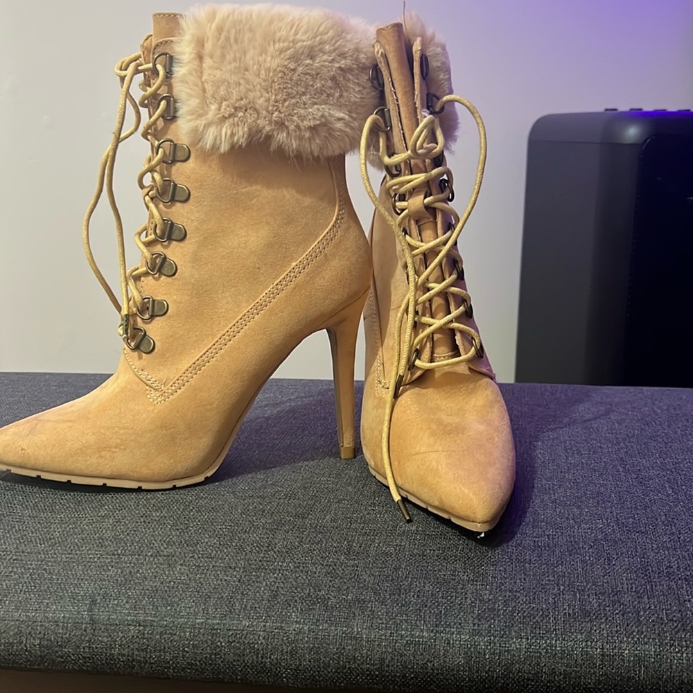 Heeled boot